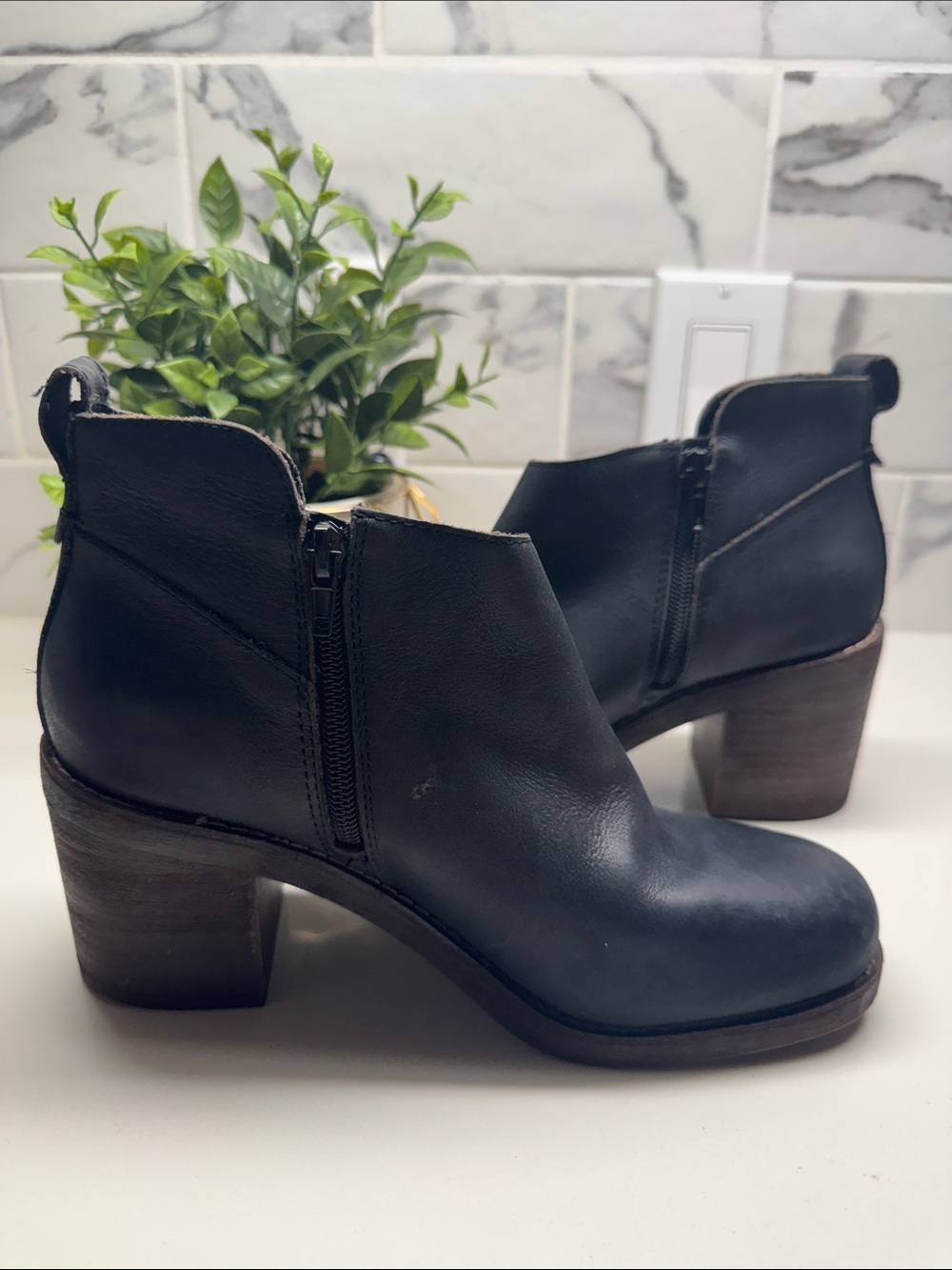 Crown Vintage Black Leather Ankle Booties with Block Heel - Picture 2 of 8